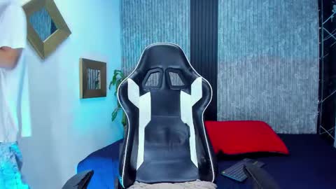 Mike 0233 online show from January 2026 04:40:02 AM