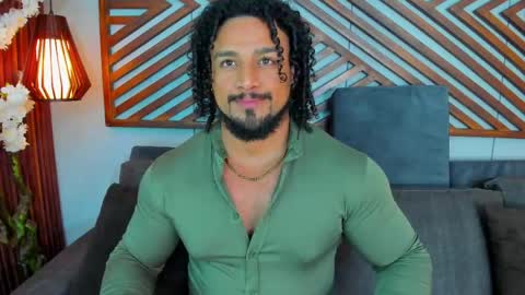 Snapshot of mike_estevess chatting on May 2026 04:30:02 AM online show from May 2026 04:30:02 AM