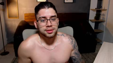 Snapshot of mike_montoya chatting on June 2026 02:39:01 AM Mike Montoya online show from June 2026 02:39:01 AM