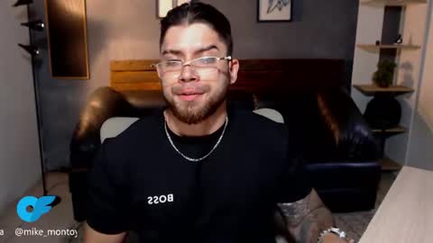 Snapshot of mike_montoya chatting on July 2026 10:35:02 PM Mike Montoya online show from July 2026 10:35:02 PM