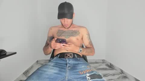 mikee_scooth online show from November 2025 02:00:01 AM