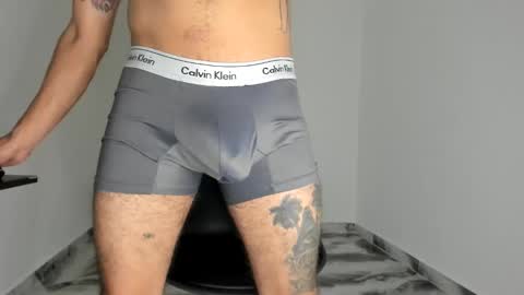 mikee_scooth online show from December 2025 07:33:02 PM