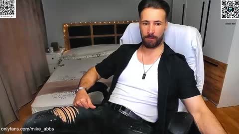 Snapshot of mikestrip chatting on April 2026 01:06:01 PM Mike online show from April 2026 01:06:01 PM