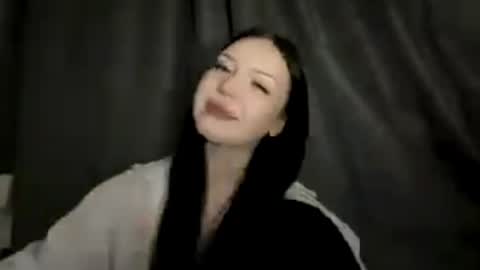 Snapshot of mikiklippel chatting on May 2026 03:31:02 PM Mia online show from May 2026 03:31:02 PM