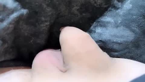 Snapshot of mikke332 chatting on December 2025 07:32:01 PM mikke332 online show from December 2025 07:32:01 PM