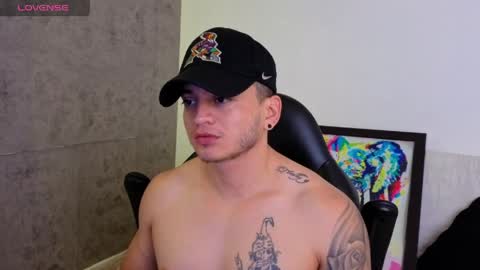 Snapshot of mikke_love chatting on May 2026 02:33:02 PM MIKKE online show from May 2026 02:33:02 PM