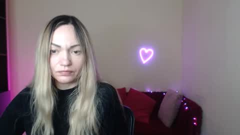 Snapshot of mikkey_mouse8 chatting on January 2026 07:11:01 PM Adalina online show from January 2026 07:11:01 PM