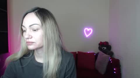 Snapshot of mikkey_mouse8 chatting on February 2026 12:25:01 PM Adalina online show from February 2026 12:25:01 PM