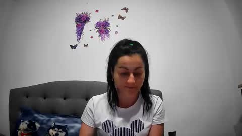 Mikyloveu online show from June 2026 03:22:01 PM