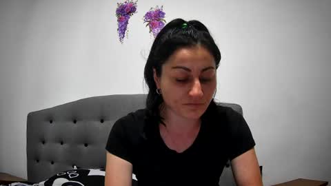 Mikyloveu online show from June 2026 04:22:01 PM