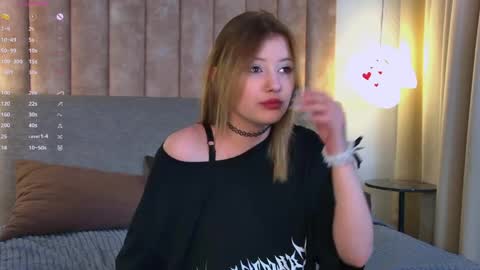 Snapshot of mila_blum chatting on April 2026 07:50:02 PM mila_blum online show from April 2026 07:50:02 PM