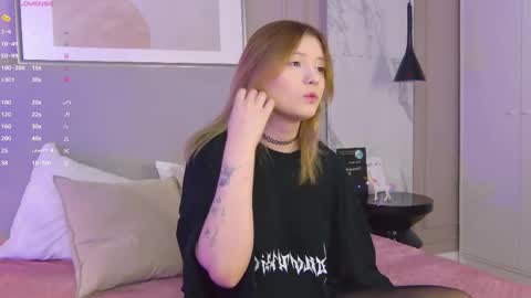 Snapshot of mila_blum chatting on May 2026 05:09:01 PM mila_blum online show from May 2026 05:09:01 PM
