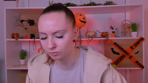 mila_glow online show from November 2025 05:42:02 AM