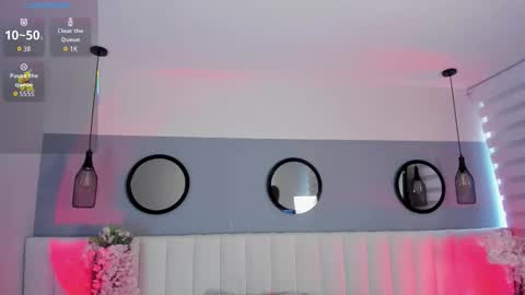 mila_hank online show from September 2025 12:15:02 PM