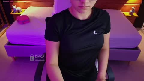 Snapshot of mila_kiitty chatting on April 2026 11:27:01 AM Milena online show from April 2026 11:27:01 AM