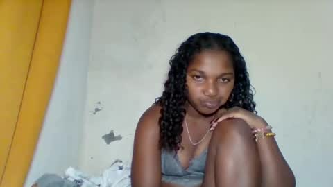 Snapshot of mila_lunah chatting on May 2026 04:12:02 PM mila_lunah online show from May 2026 04:12:02 PM