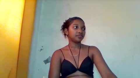 Snapshot of mila_lunah chatting on May 2026 05:01:02 AM mila_lunah online show from May 2026 05:01:02 AM