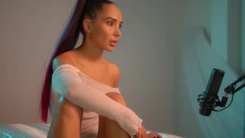 mila may  online show from September 2025 03:46:01 PM