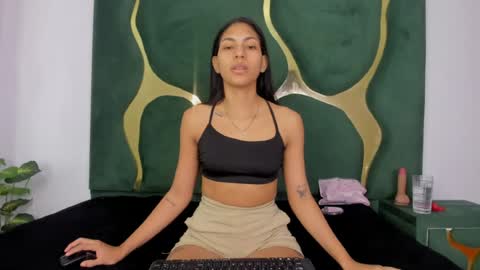 mila_petiteasm online show from June 2026 12:30:01 PM