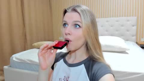 Julia and Edson online show from February 2025 03:57:02 AM