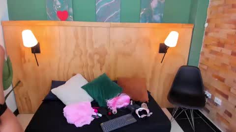 Mila and samy online show from September 2025 11:59:01 AM