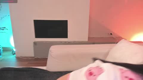 Mila online show from March 2025 11:18:01 AM