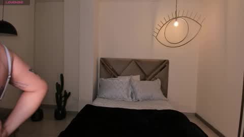 Mila online show from September 2025 02:00:02 AM