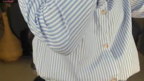 Mila online show from October 2025 04:33:01 AM