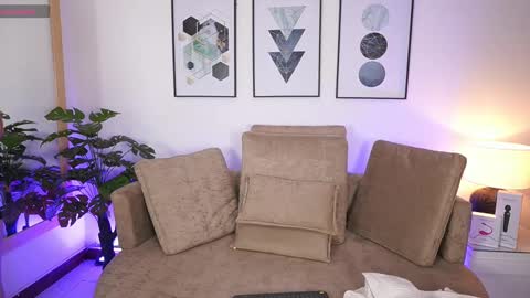 milacrave online show from September 2025 11:44:01 AM