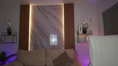 milacrave online show from December 2025 11:37:02 AM