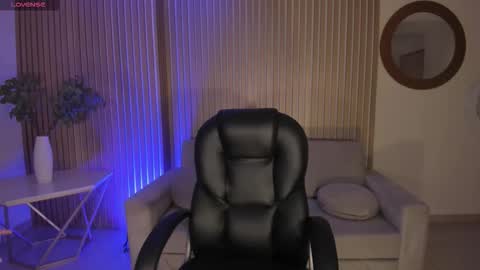 Mila  online show from November 2025 12:05:02 PM