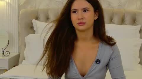 milaleoneli online show from October 2025 03:42:01 PM