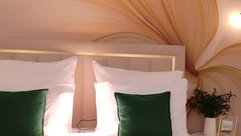 Snapshot of milaleoneli chatting on July 2026 04:43:01 PM milaleoneli online show from July 2026 04:43:01 PM