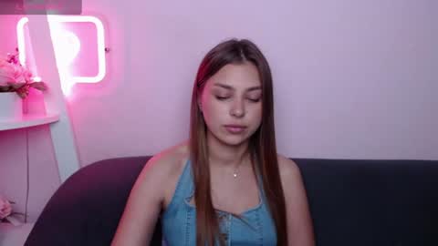 Snapshot of milanaangelas chatting on June 2026 06:07:01 AM milanaangelas online show from June 2026 06:07:01 AM