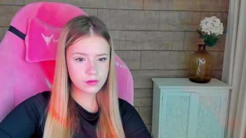 MilanaBalmain online show from September 2025 04:07:01 AM