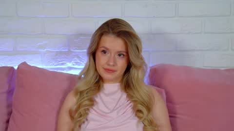 MilanaBalmain online show from April 2026 04:28:01 AM