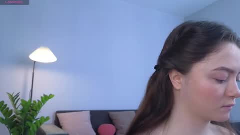 milanakowall online show from February 2026 06:23:01 AM