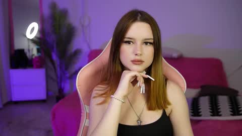 milanamoons online show from September 2025 12:18:01 PM