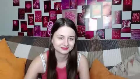 milanaroz online show from February 2025 01:51:02 PM