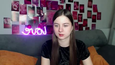 milanaroz online show from November 2025 05:53:02 AM