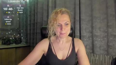 Snapshot of milanna_x chatting on April 2026 07:53:02 PM milanna_x online show from April 2026 07:53:02 PM