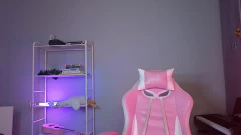 Mila online show from February 2025 04:17:02 PM