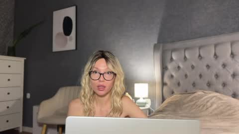 Mila online show from April 2026 06:25:02 PM