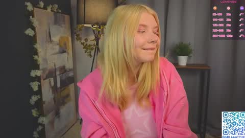 Snapshot of mildredbain chatting on January 2025 02:31:02 AM Mila online show from January 2025 02:31:02 AM