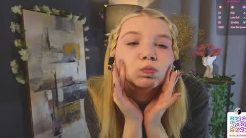 Snapshot of mildredbain chatting on February 2025 02:28:01 AM Mila online show from February 2025 02:28:01 AM