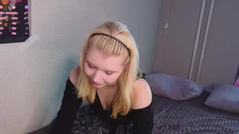 Snapshot of mildredbain chatting on September 2025 04:03:01 AM Mila online show from September 2025 04:03:01 AM