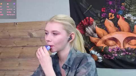 Snapshot of mildredbain chatting on October 2025 03:57:01 AM Mila online show from October 2025 03:57:01 AM
