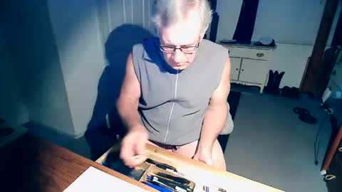 Milehi1958 online show from November 2025 10:05:01 AM