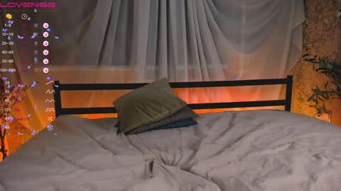 Mia online show from December 2024 04:09:02 PM