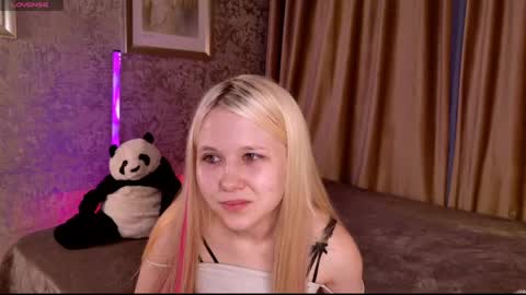 Snapshot of milemissyy chatting on April 2026 03:42:02 PM Mia online show from April 2026 03:42:02 PM